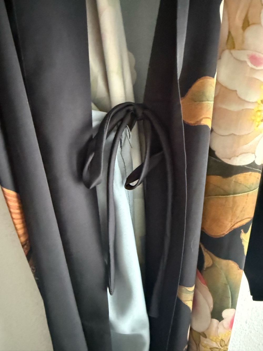 KIM + ONO PEONY & BUTTERFLY LONG KIMONO ROBE OS - Picture 9 of 9